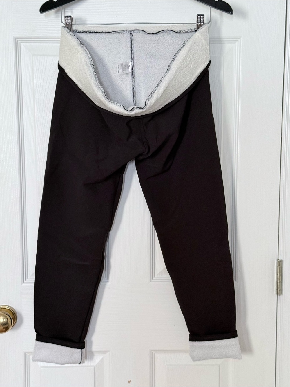 Fleece-Lined Black Leggings with Cozy white Interior